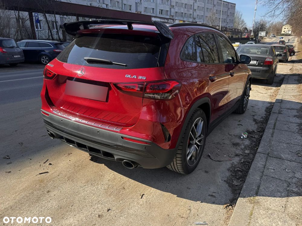 Mercedes-Benz GLA - 4