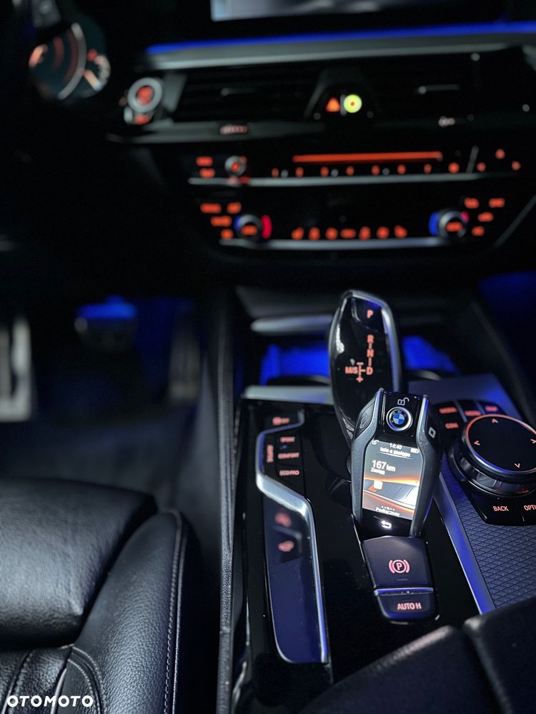 BMW Seria 5 530d xDrive - 14