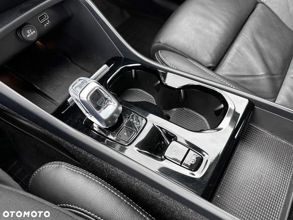 Volvo XC 40 T5 Recharge DKG Plus Bright - 19