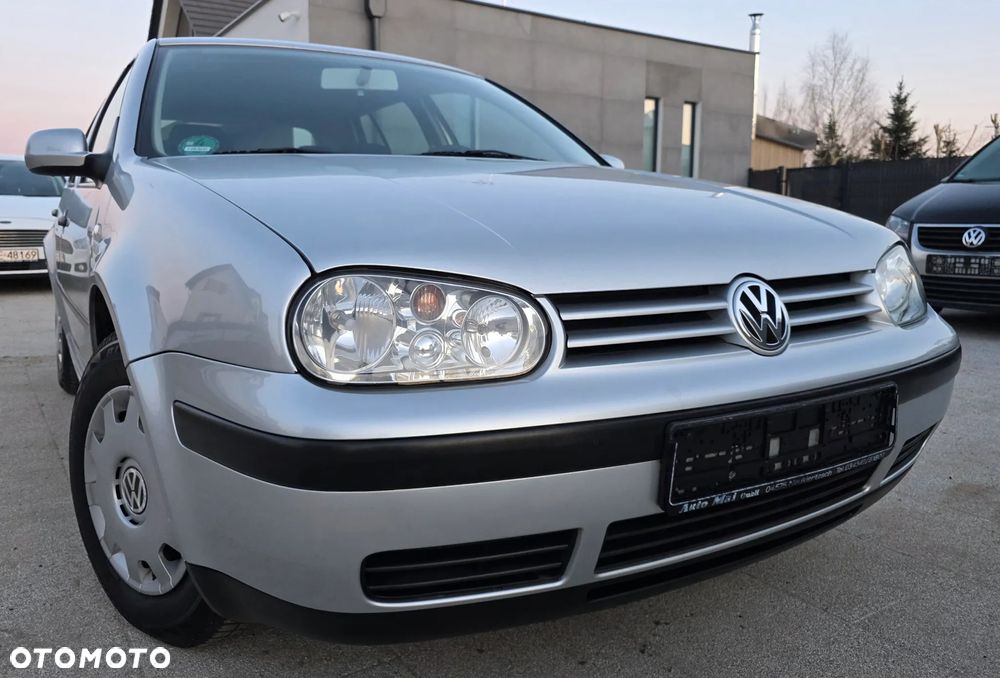 Volkswagen Golf - 1