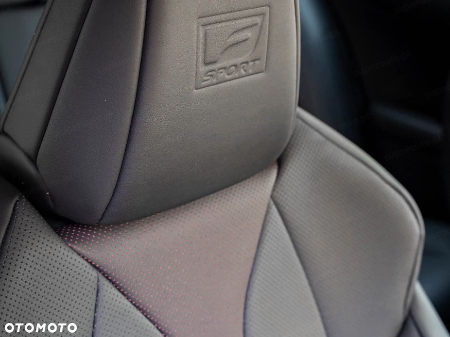 Lexus UX 2026