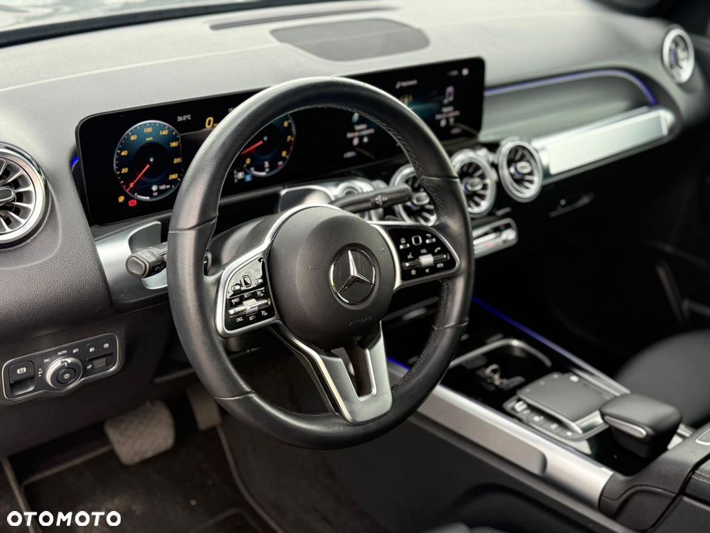 Mercedes-Benz GLB - 11