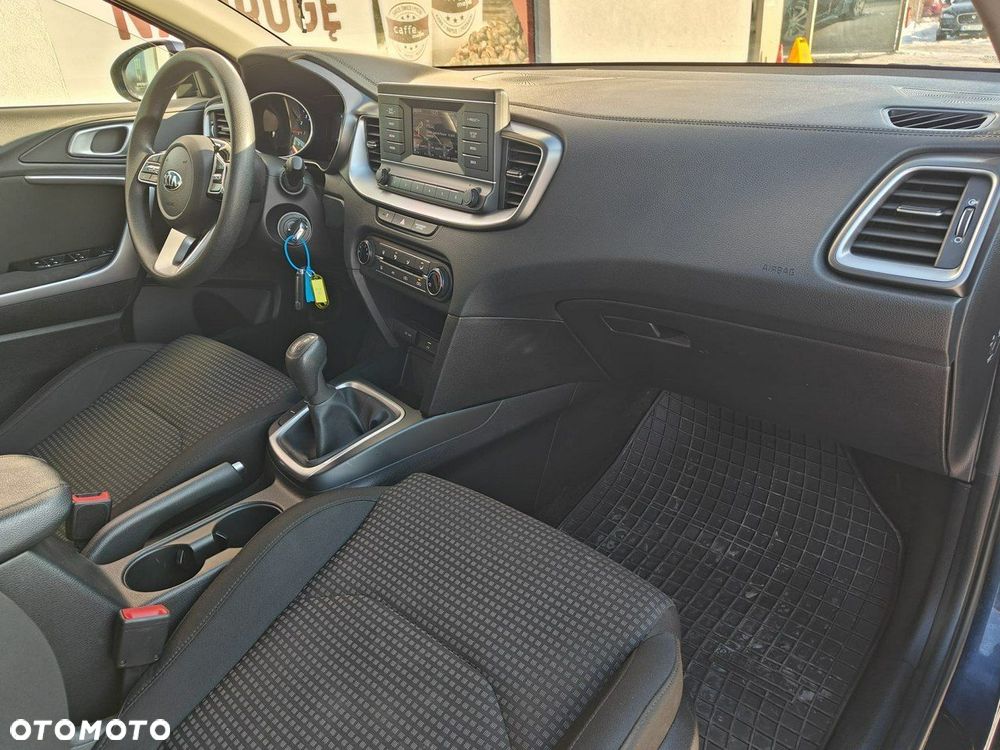 Kia Ceed - 16