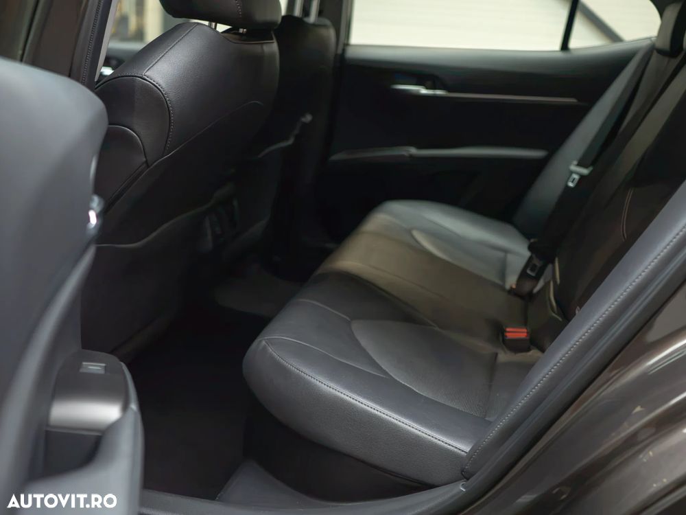 Toyota Camry 2.5 Dynamic - 23