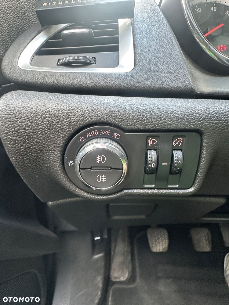 Opel Astra 1.4 T Cosmo - 14