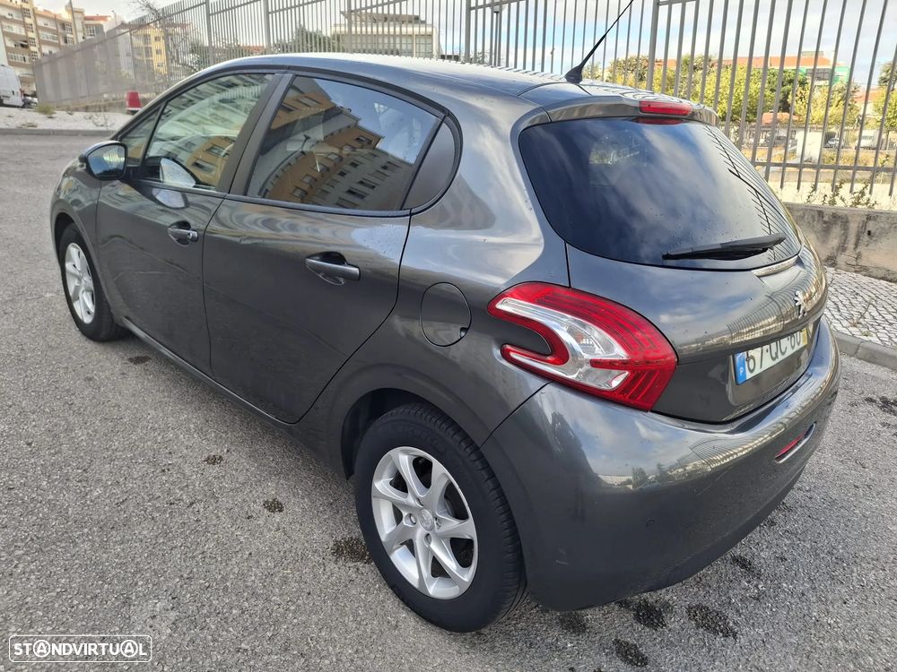 Peugeot 208 1.2 VTi SE Style - 6