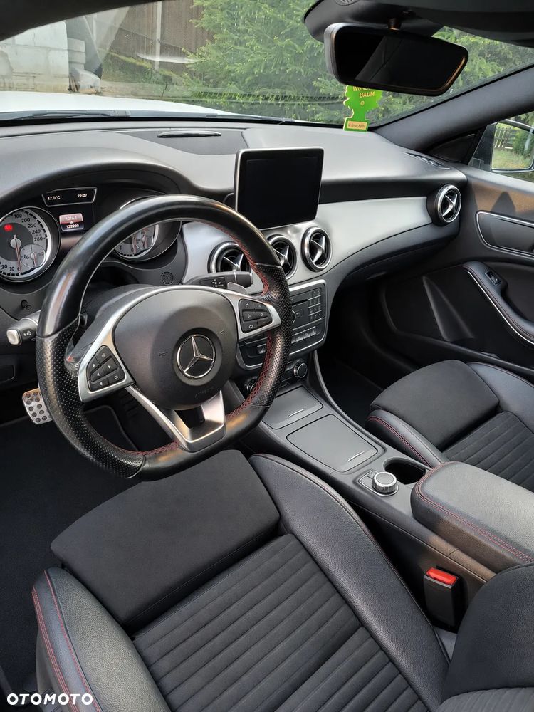 Mercedes-Benz CLA 200 7G-DCT AMG Line - 11