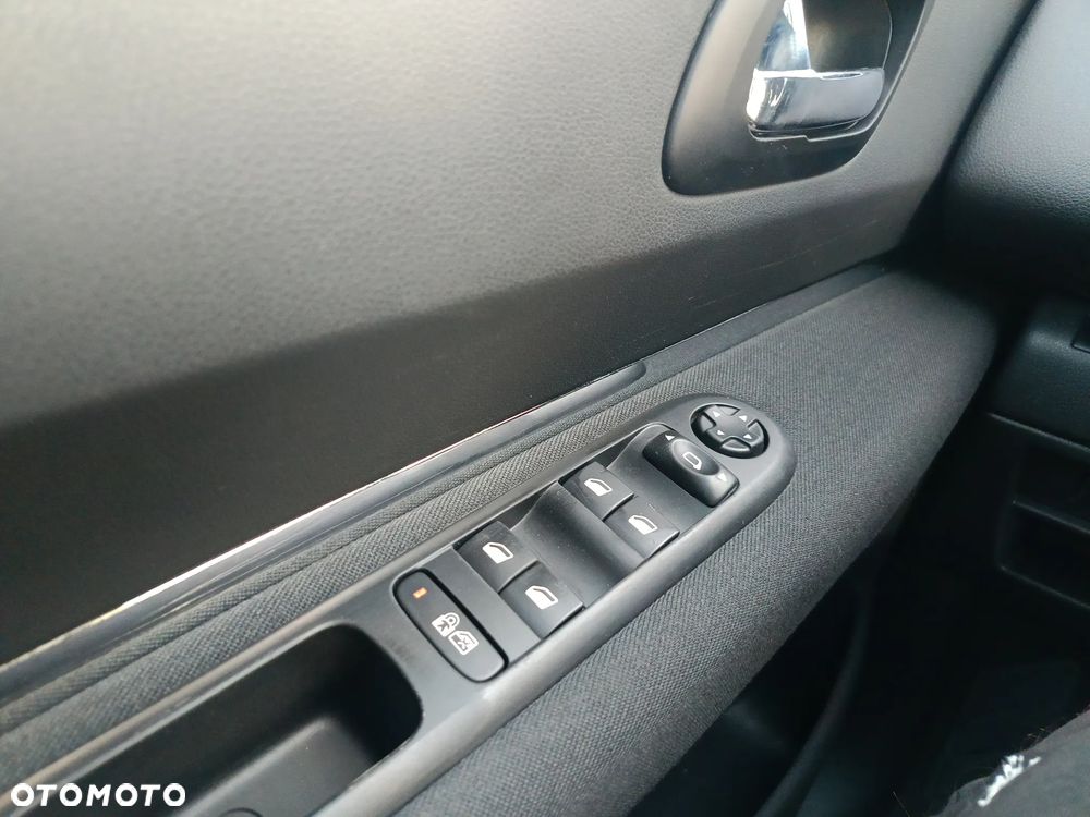 Peugeot 5008 HDI 160 Automatik Business-Line - 11
