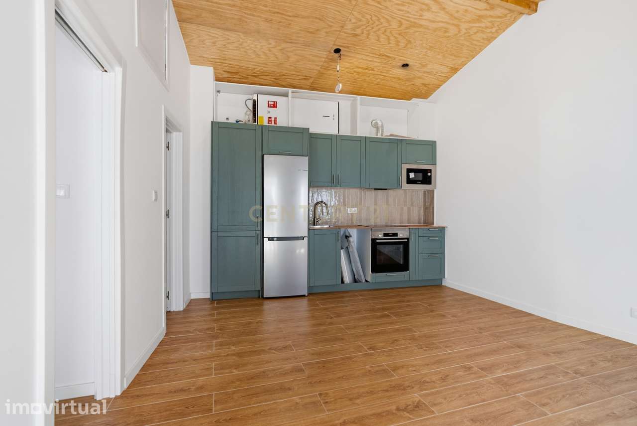 Moradia T1 Remodelada no Barril (Encarnação) | A 5 Minutos da Praia - Grande imagem: 3/16