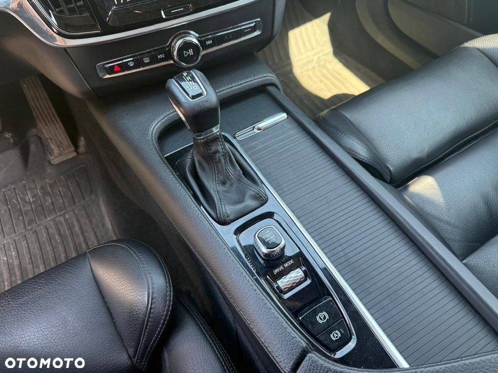 Volvo V90 Cross Country D5 AWD Geartronic - 19