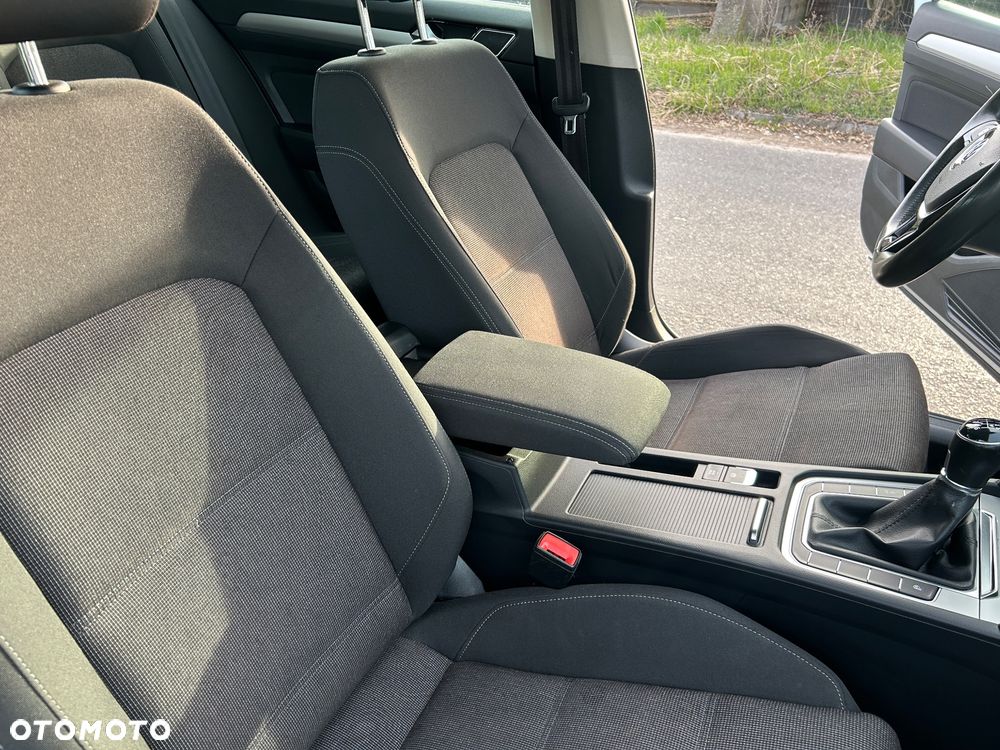 Volkswagen Passat 2.0 TDI SCR Comfortline - 19