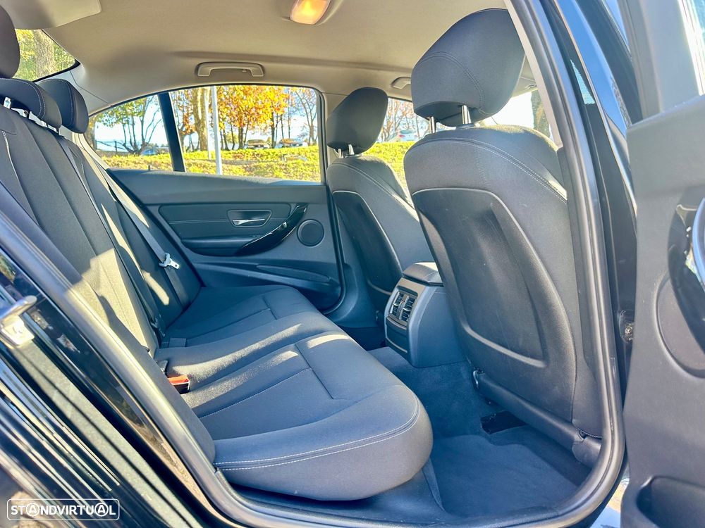 BMW 320 d EfficientDynamics Line Sport - 24