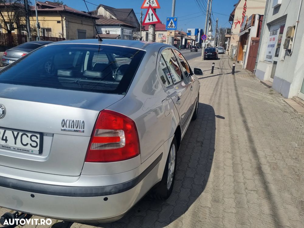 Skoda Octavia 1.6 Elegance - 11