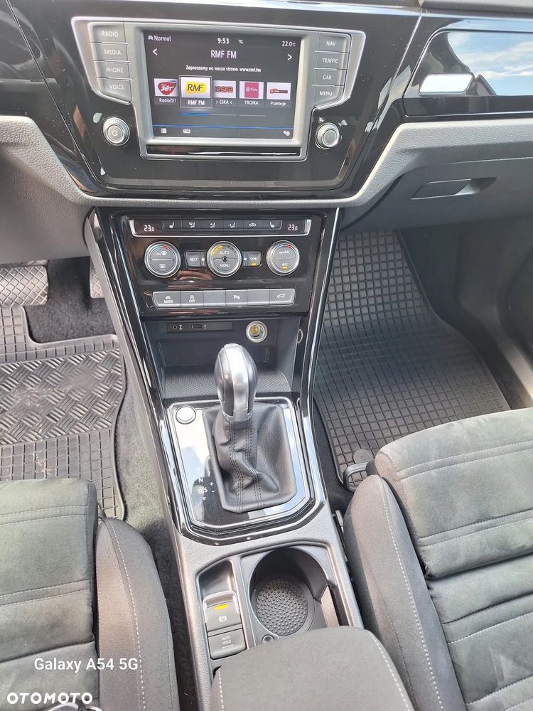 Volkswagen Touran - 16