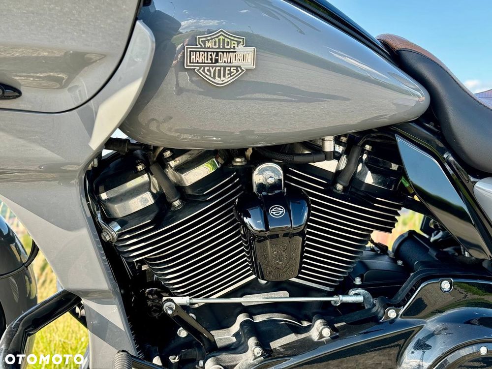 Harley-Davidson Touring Road Glide - 11