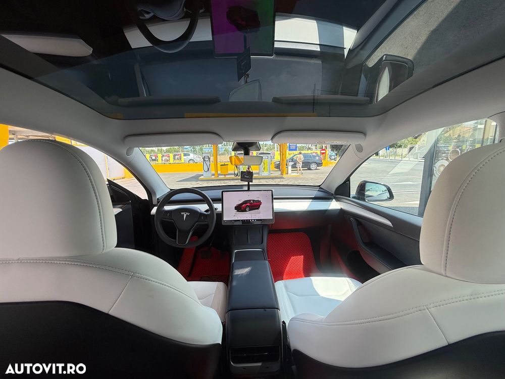 Tesla Model Y AWD Performance - 7