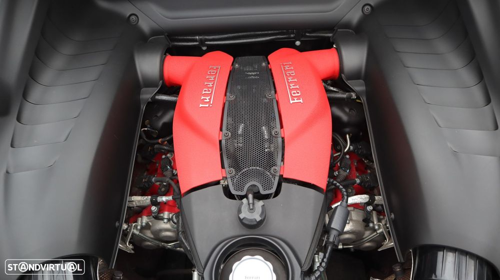 Ferrari F8 Tributo - 35