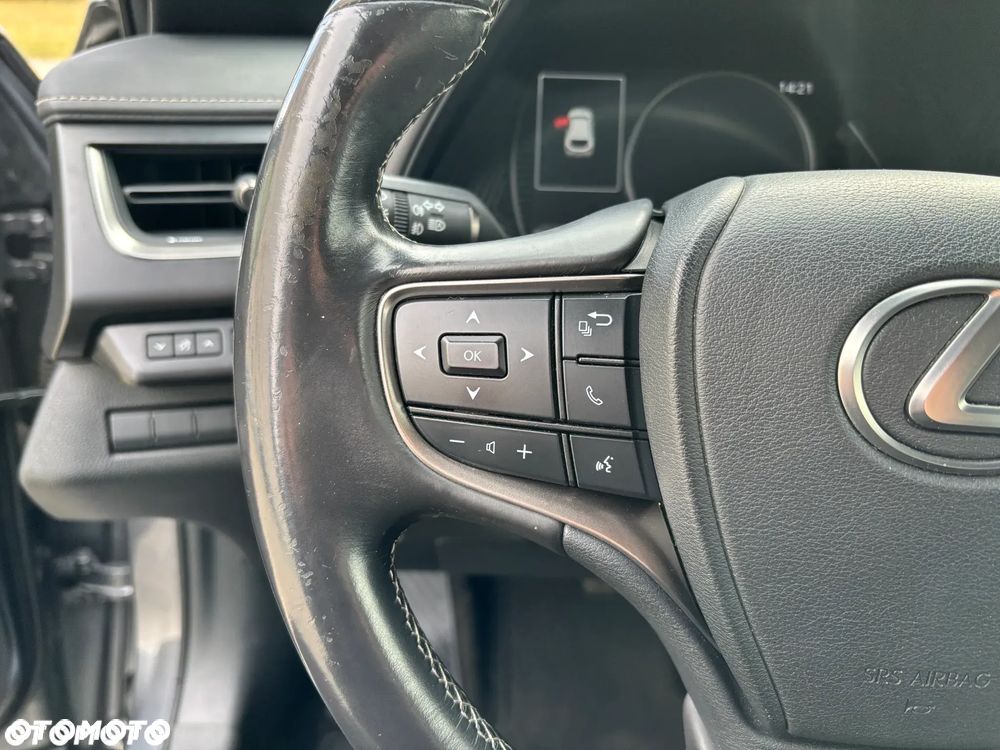 Lexus UX - 21