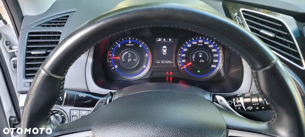Hyundai i40 Kombi 1.7 CRDi DCT Premium - 13
