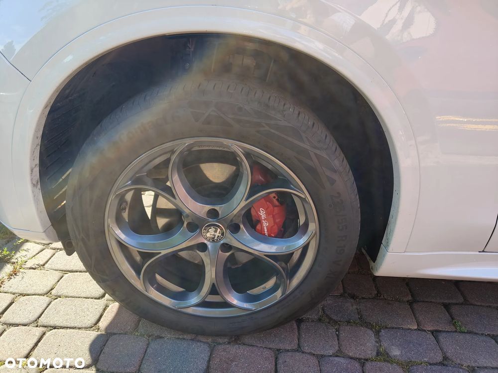 Alfa Romeo Stelvio 2.0 Turbo 16V AT8-Q4 Veloce Ti - 5