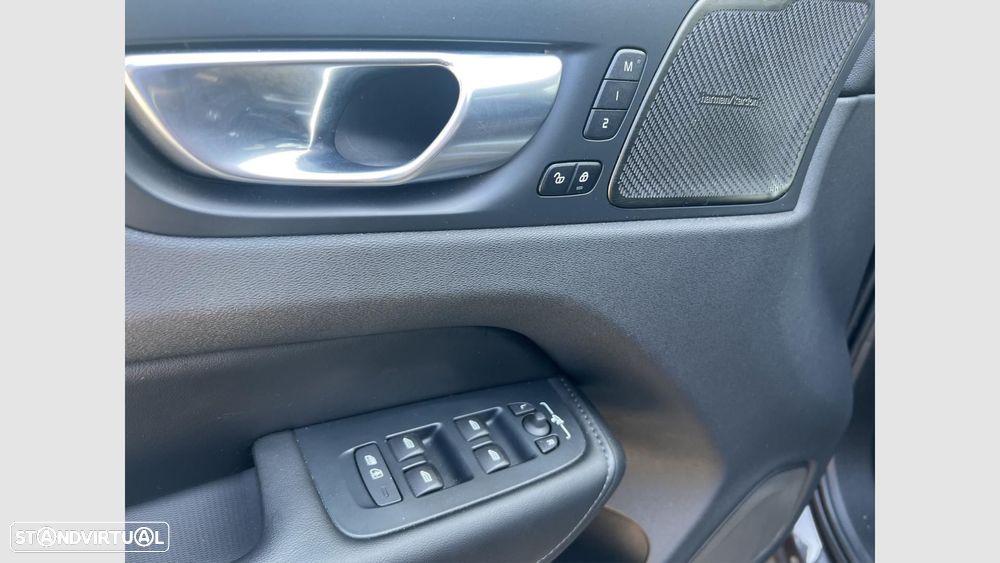 Volvo XC 60 2.0 T8 PHEV Plus Dark AWD - 11