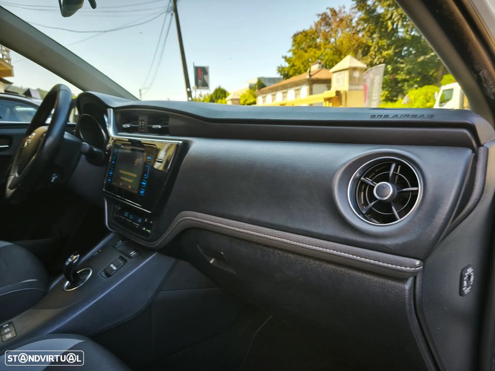 Toyota Auris 1.8 HSD Comfort+J17 - 26