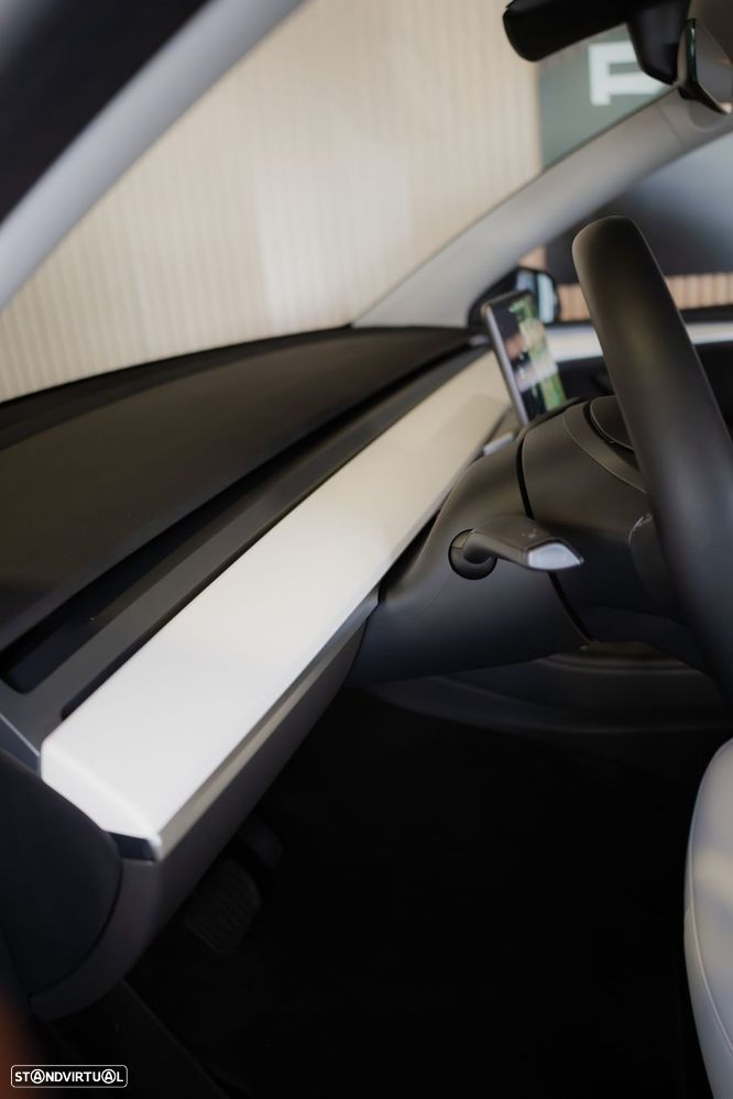 Tesla Model Y Long Range Dual Motor AWD - 26