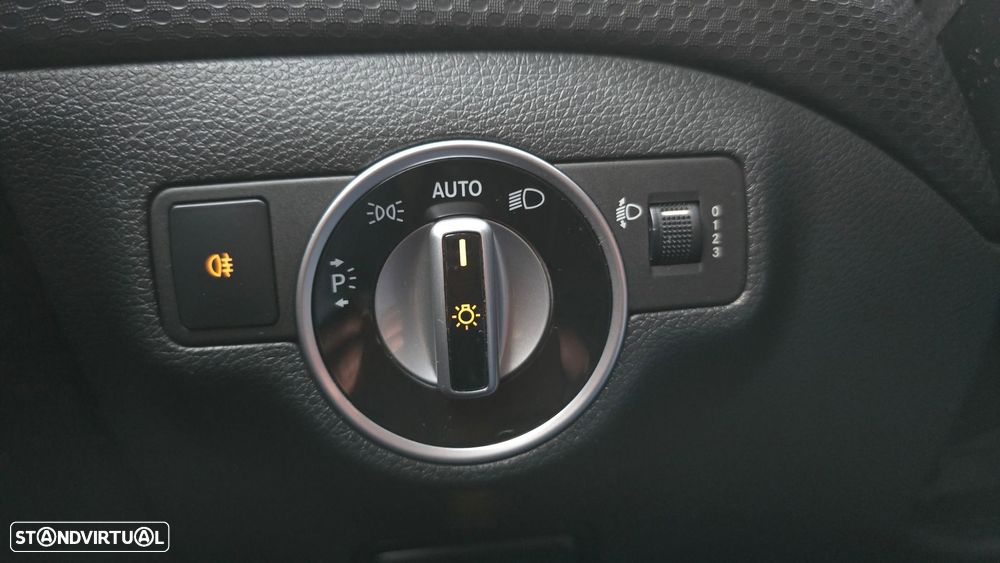 Mercedes-Benz A 180 d Urban - 11