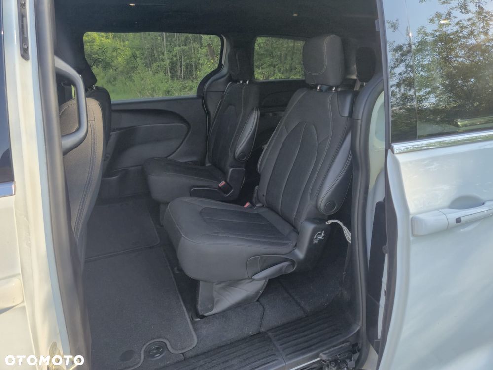Chrysler Pacifica - 24