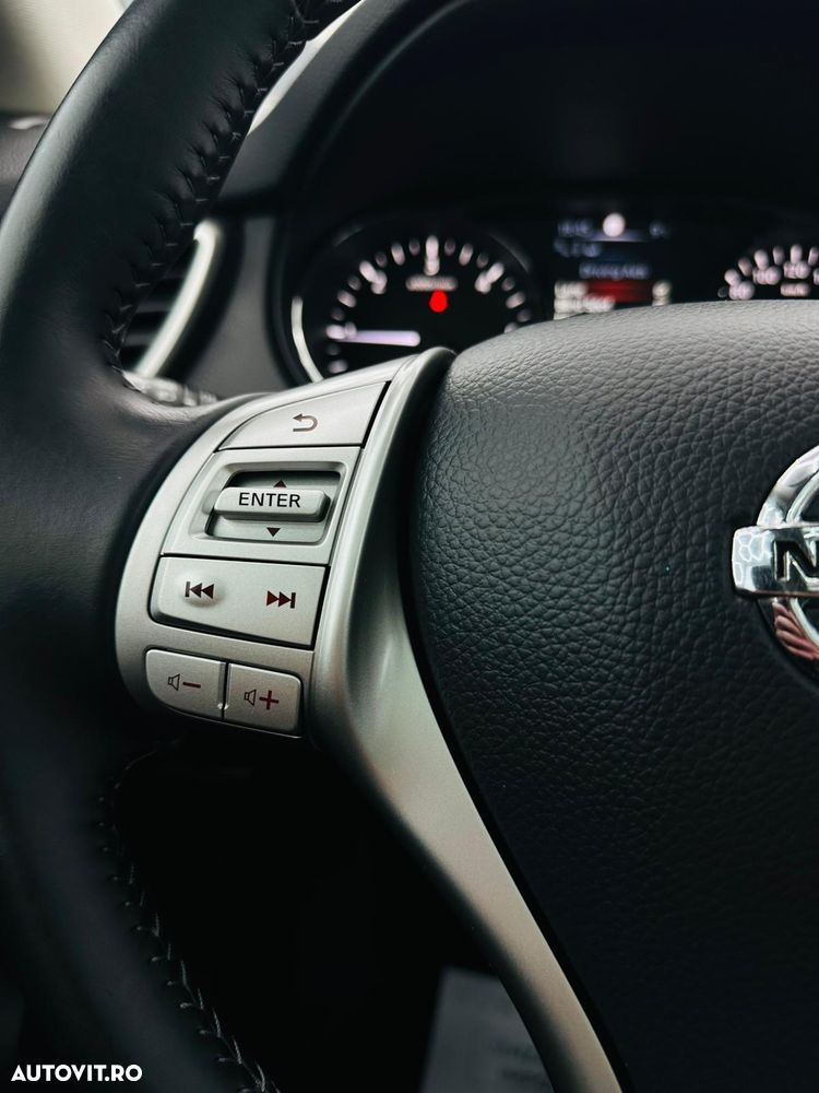 Nissan Qashqai 1.6 DCI Xtronic TEKNA - 32