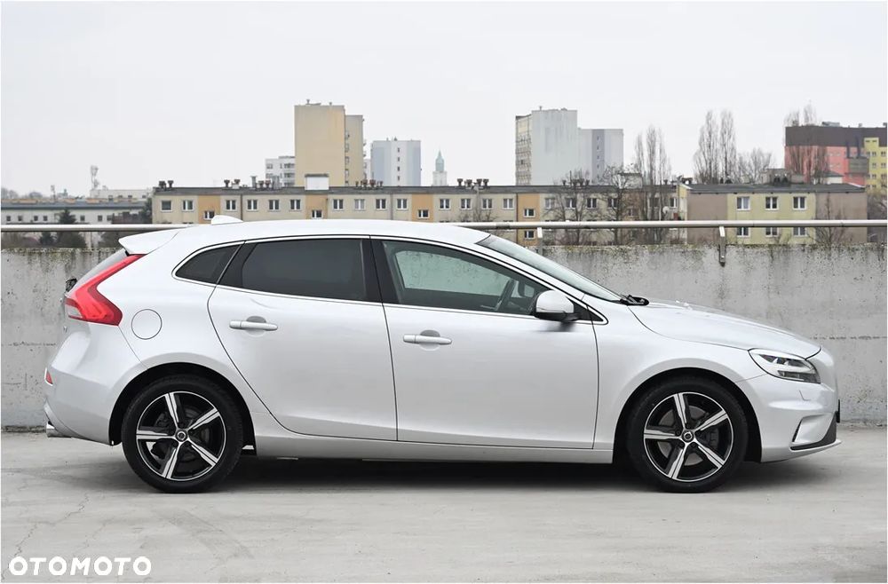 Volvo V40 D2 Geartronic RDesign - 16