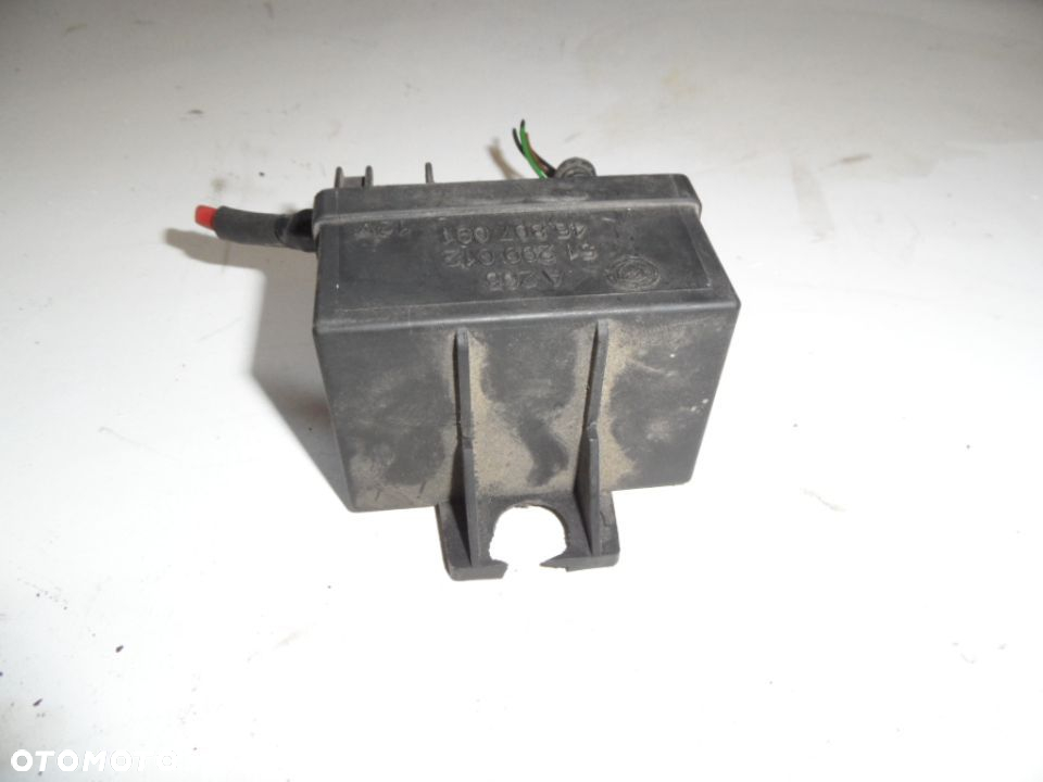 PRZEKAZNIK SWIEC ZAROWYCH FIAT DOBLO ALFA 1.9 JTD 51299012 - 4