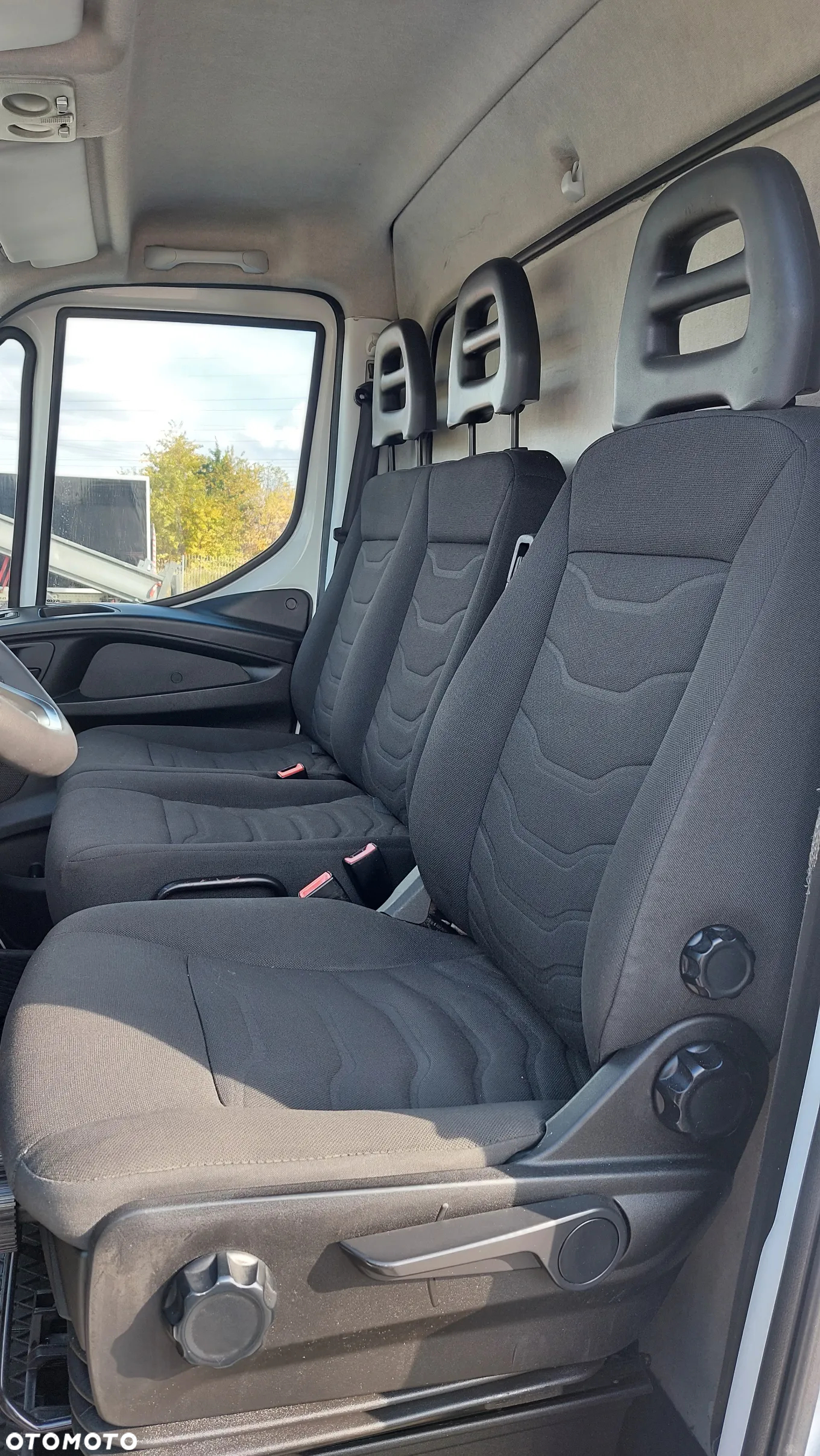Iveco 35c13, chłodnia mroźniania carier, super stan, rama do zabudowy - 18