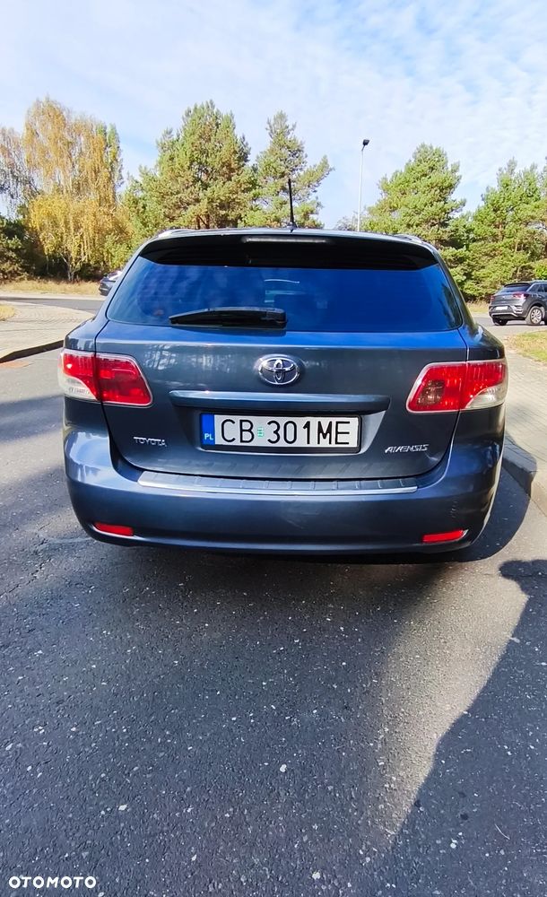 Toyota Avensis 2011 photo 4
