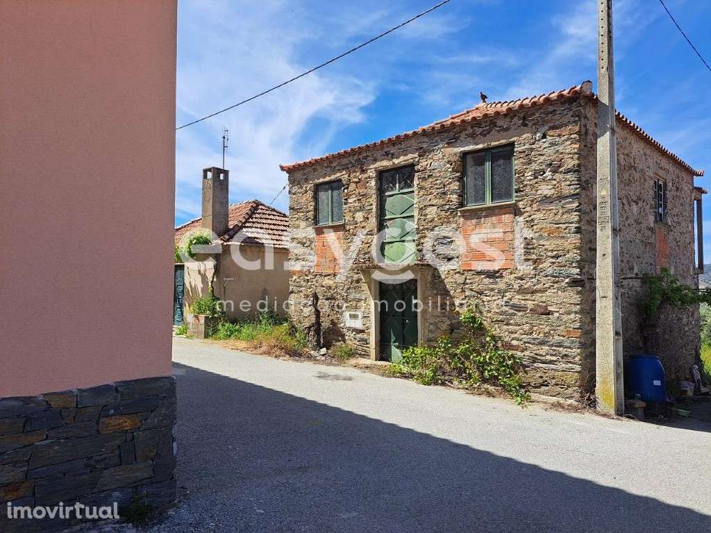 Moradia para recuperar na aldeia de Nozelos, Torre de Moncorvo. - Grande imagem: 3/19
