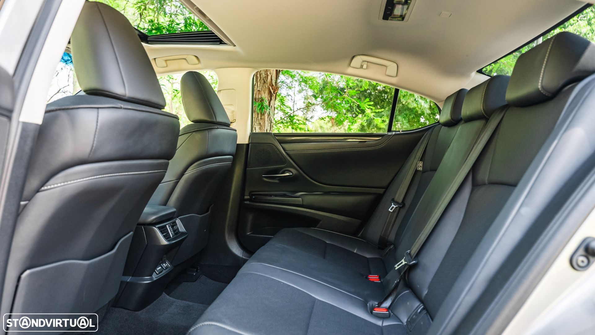Lexus ES 300h Special Edition - 13