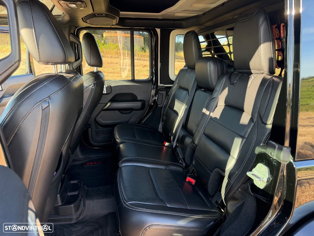 Jeep Wrangler - 10