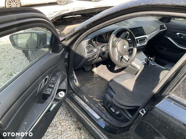 BMW Seria 3 320d xDrive Edition M Sport Shadow - 13