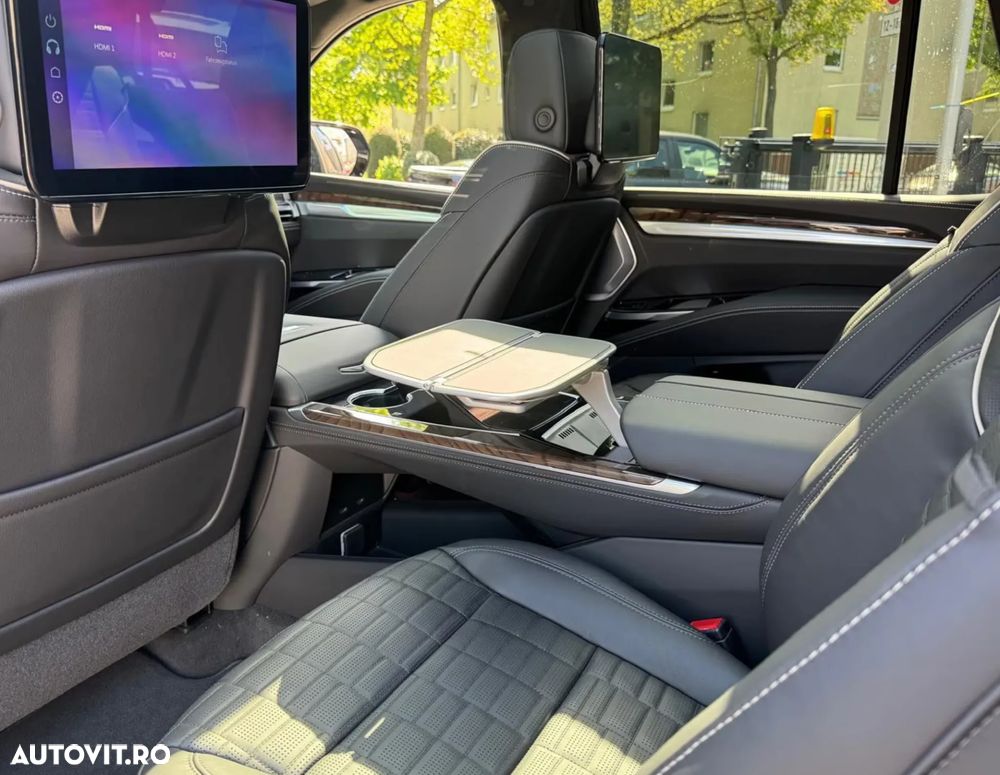 Cadillac Escalade - 11