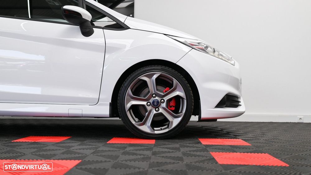 Ford Fiesta 1.6 EcoBoost ST - 13