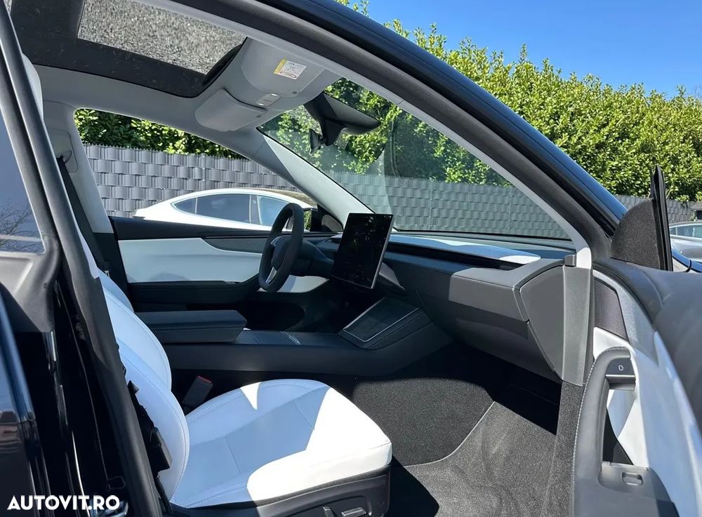 Tesla Model Y AWD Performance - 9