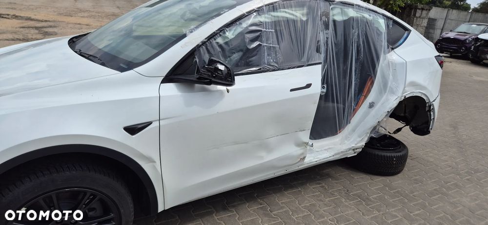 Tesla Model Y 62.5 Standard RWD - 10