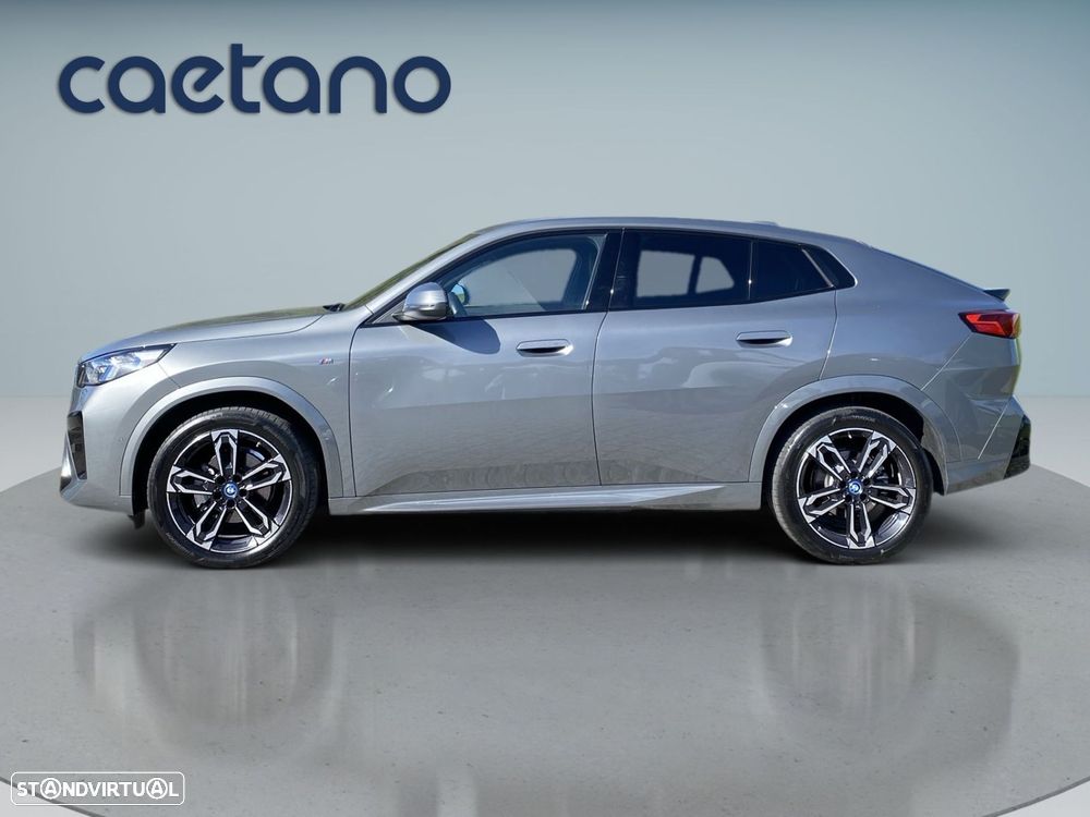 BMW iX2 eDrive20 Pack Desportivo M - 26