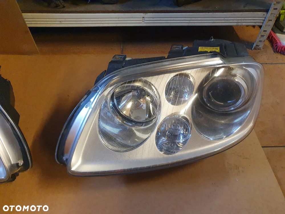 REFLEKTOR PRAWY VW TOURAN CADDY XENON - 10