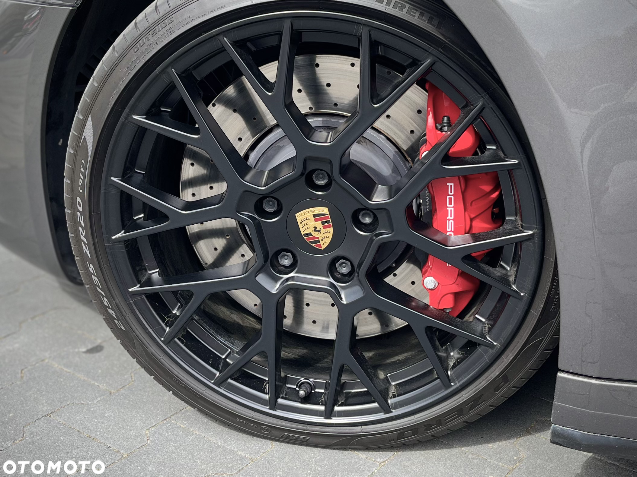 Porsche 911 Carrera 4 GTS Cabrio - 12