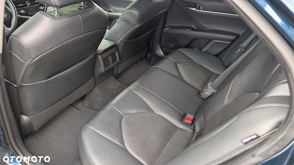 Toyota Camry Executive - 16