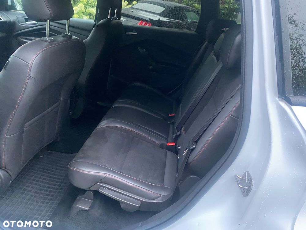 Ford Kuga 2.0 TDCi 2x4 ST-Line - 28