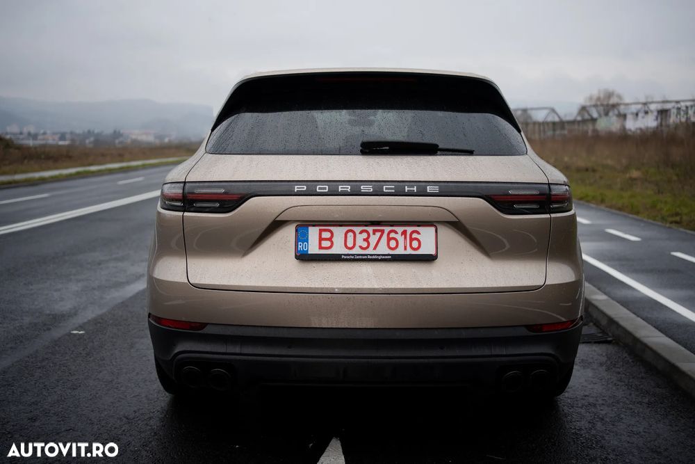 Porsche Cayenne S - 30