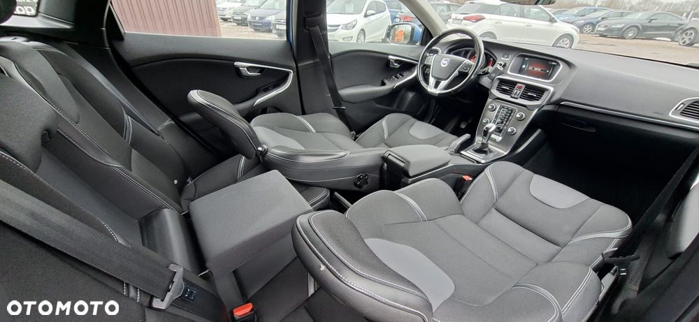 Volvo V40 D2 Momentum - 24