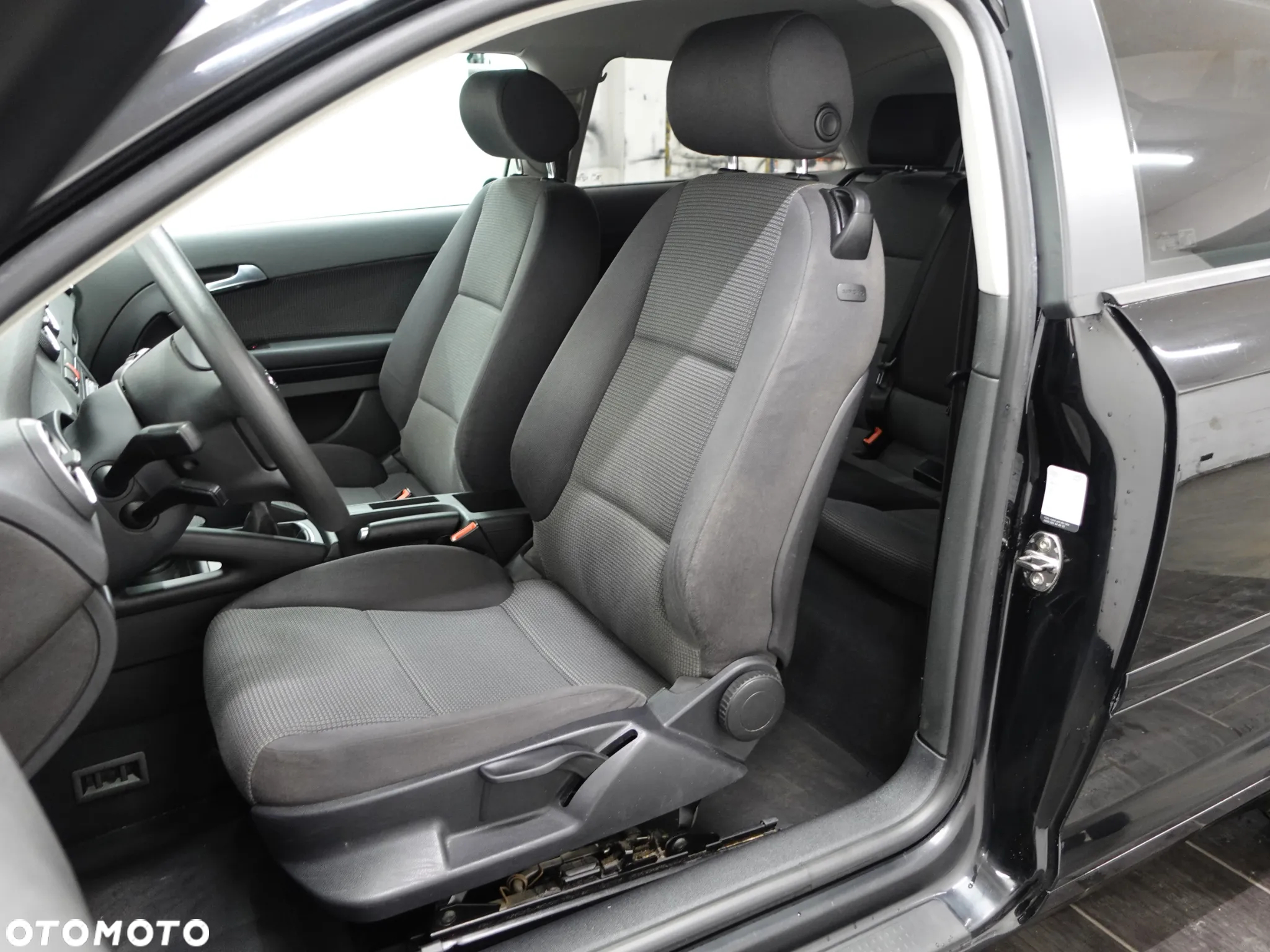 Audi A3 1.6 Ambiente - 23